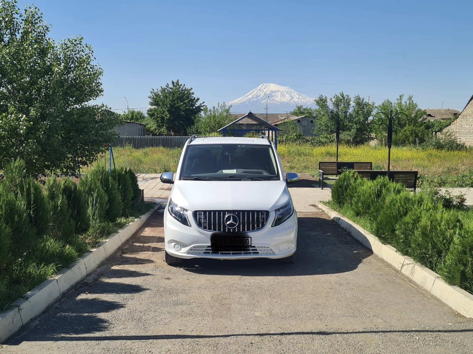 Mercedes-Benz Metris 2020 with driver in Armenia