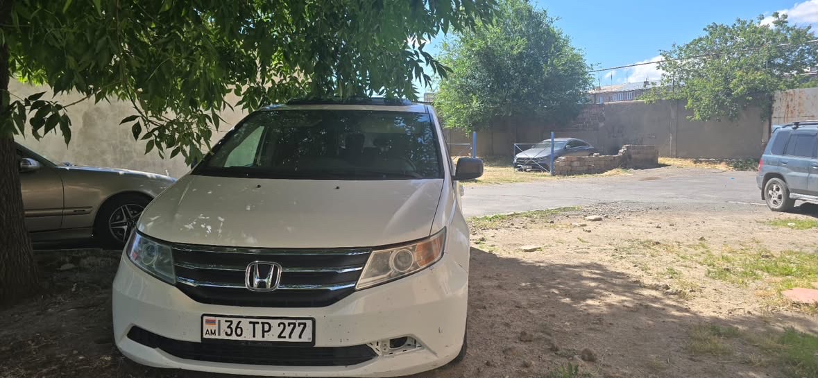 Honda Odyssey 2015 rental in Armenia