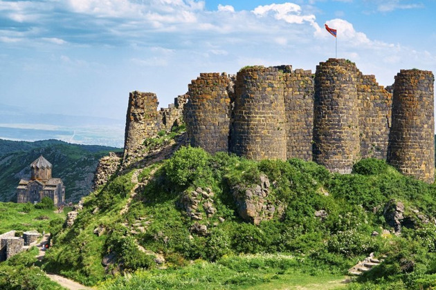 Amberd Fortress, Kari Lake & Saghmosavank Tour private tour from Yerevan